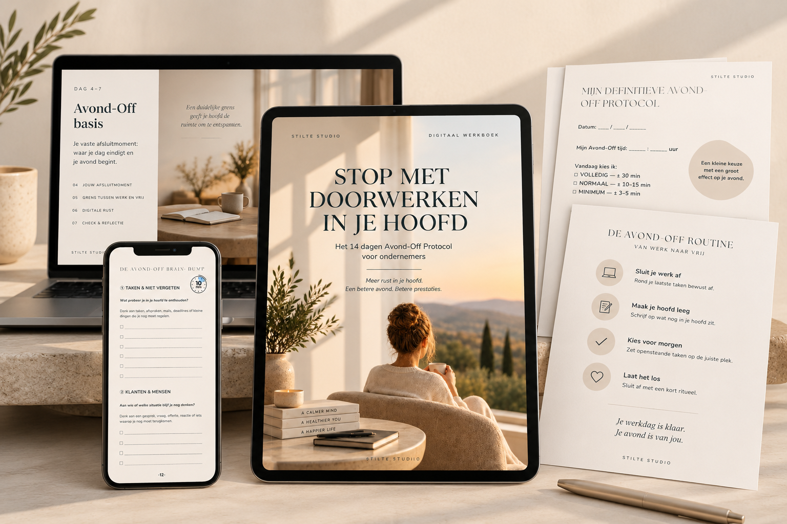 Het Avond-Off werkboek op laptop, tablet en telefoon
